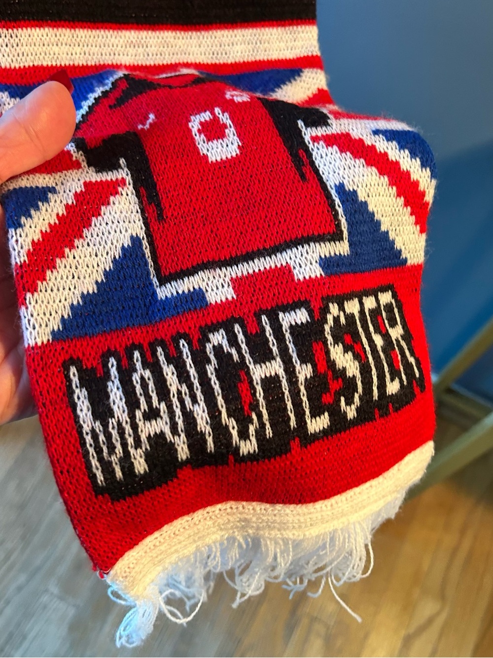 Manchester soccer club Scarf - Picture 7 of 9